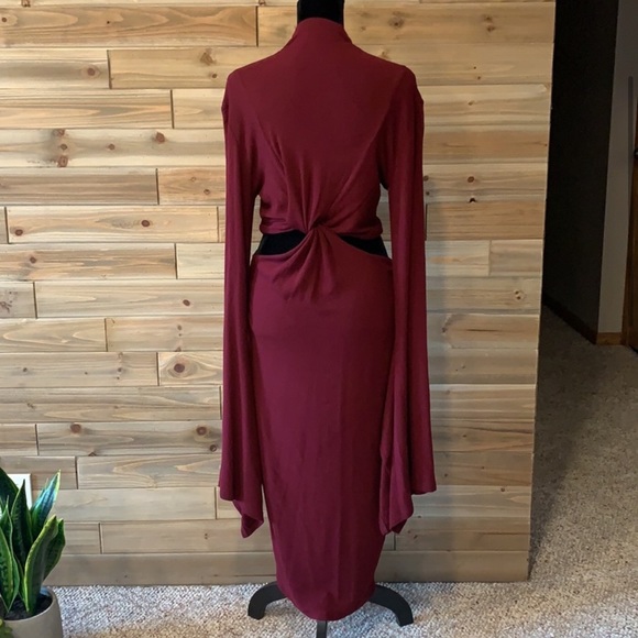 ASOS Dresses & Skirts - Curve hugging dress!